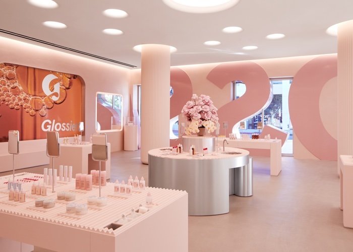Referencia sectorial: equipo de calle Glambassadors de Glossier en Covent Garden